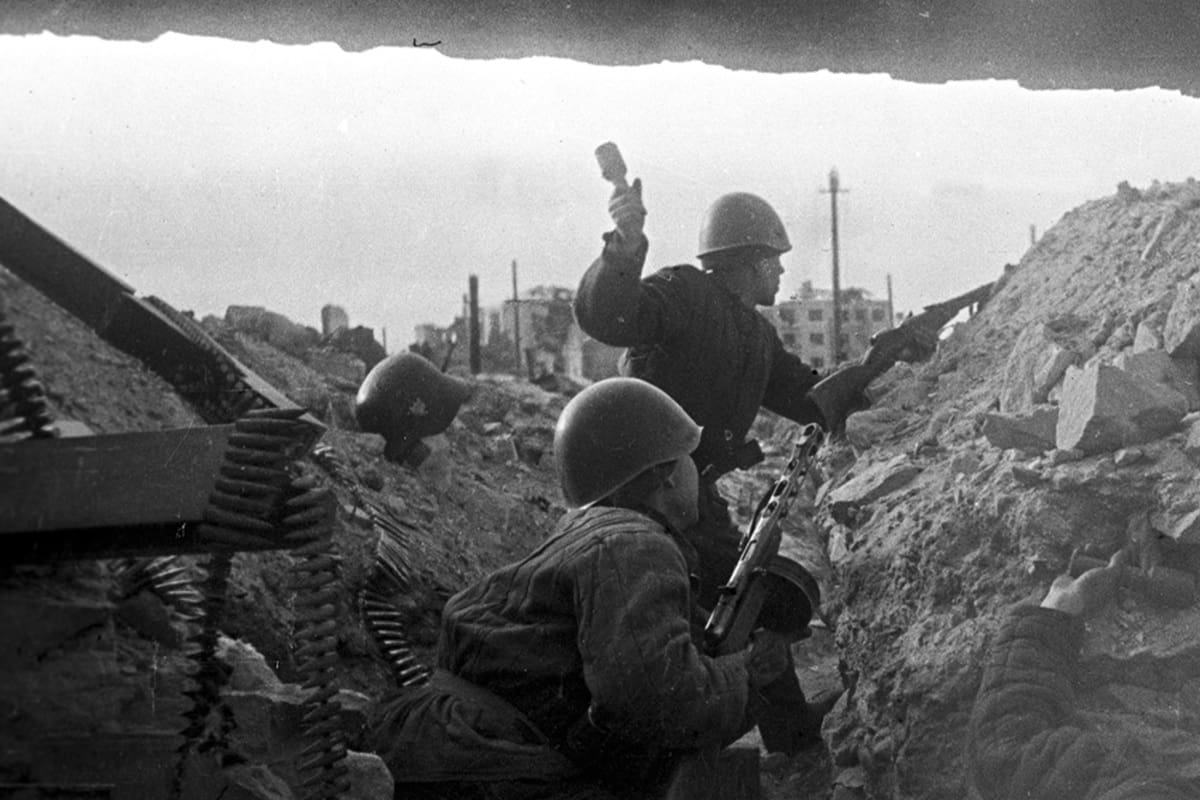 19 ноября 1942 года началось контрнаступление Советских войск под Сталинградом
