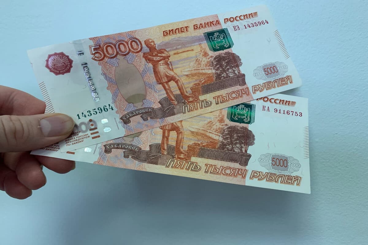 В Госдуму внесен проект закона по которому каждый россиянин ежемесячно будет получать по 10 тысяч рублей