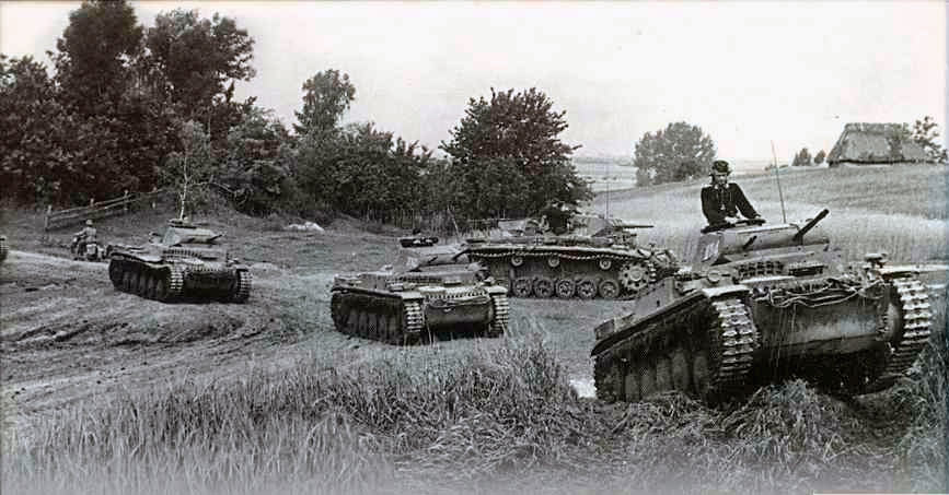 Немецко-фашистские войска зашли в Капорье и танки буквально снесли город