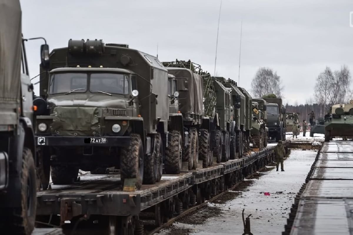 Россией отводятся от границы десять тысяч военнослужащих и возвращаются в казармы