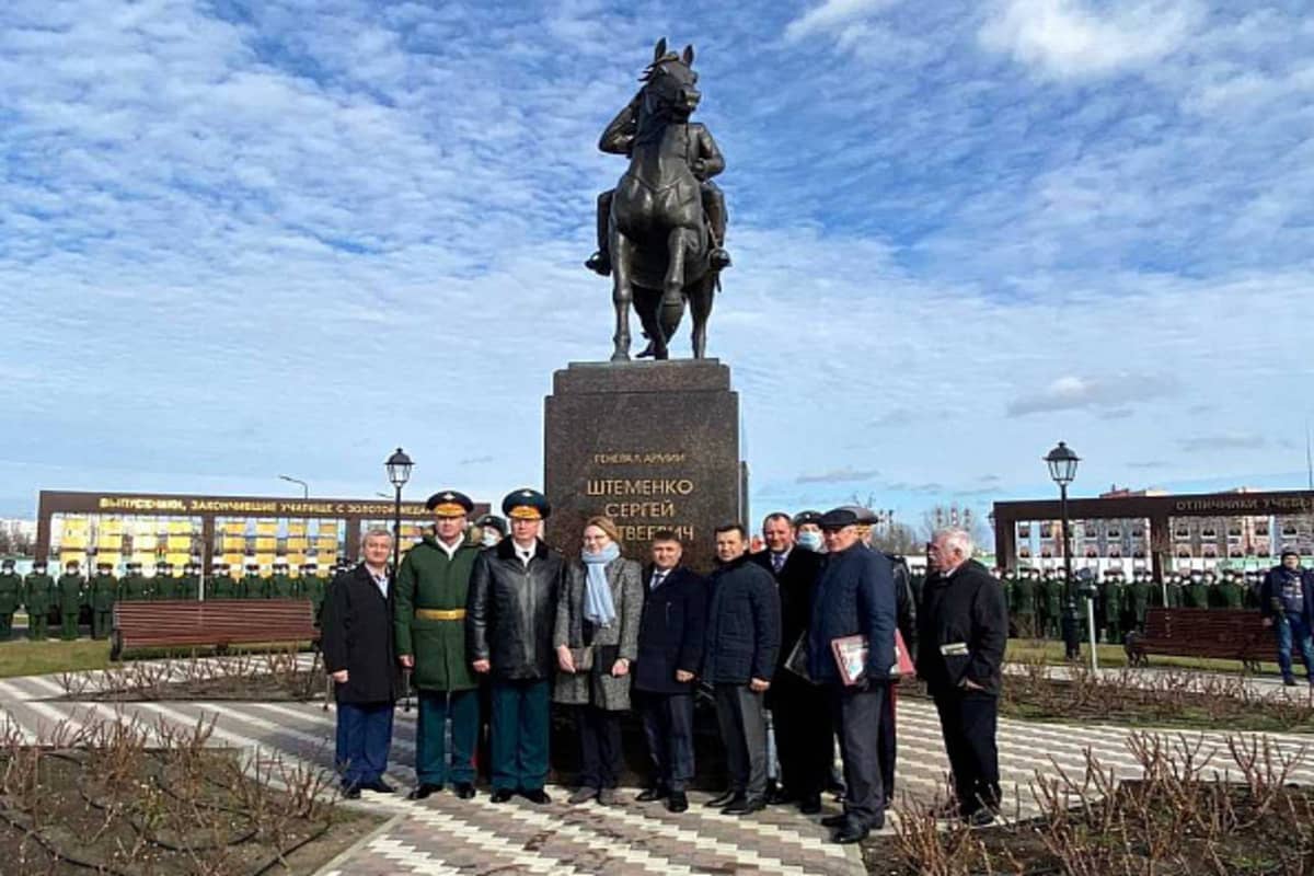 В Краснодаре состоялась торжественная церемония открытия памятника генералу С.М.Штеменко