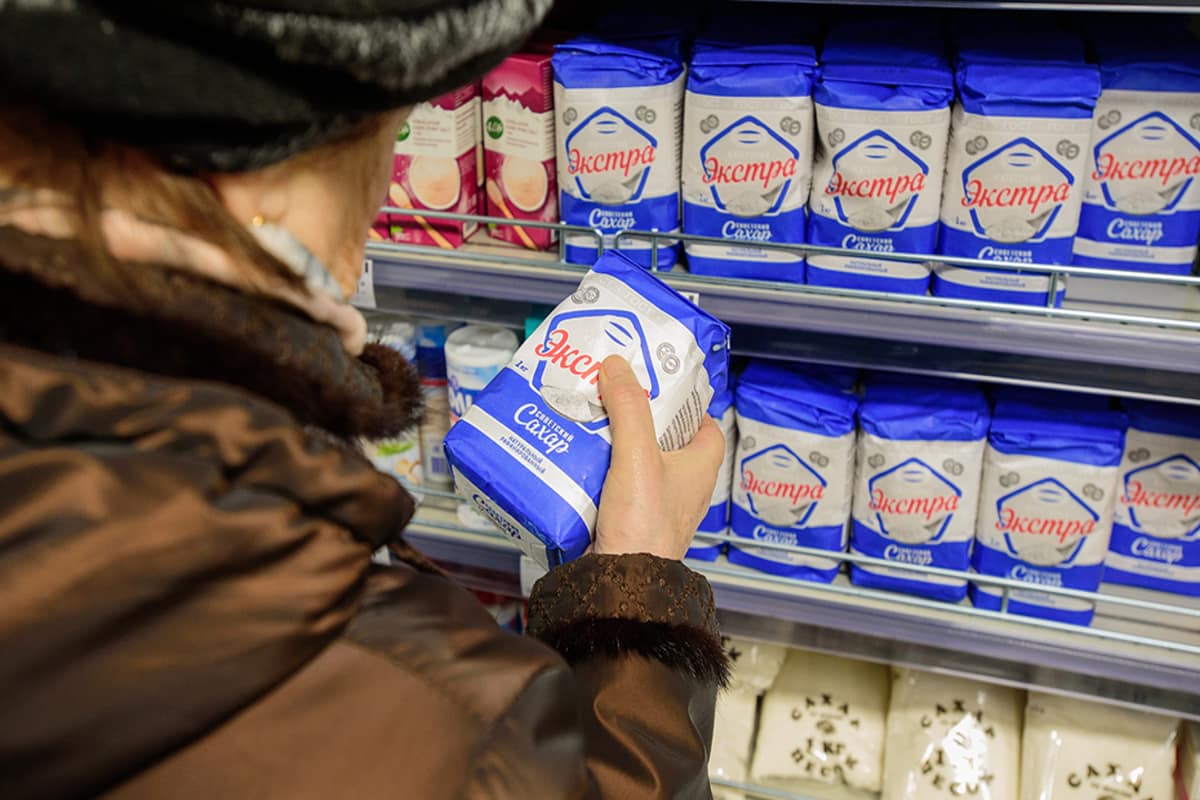 Крупные торговые сети России ограничат свою наценку на продукты питания