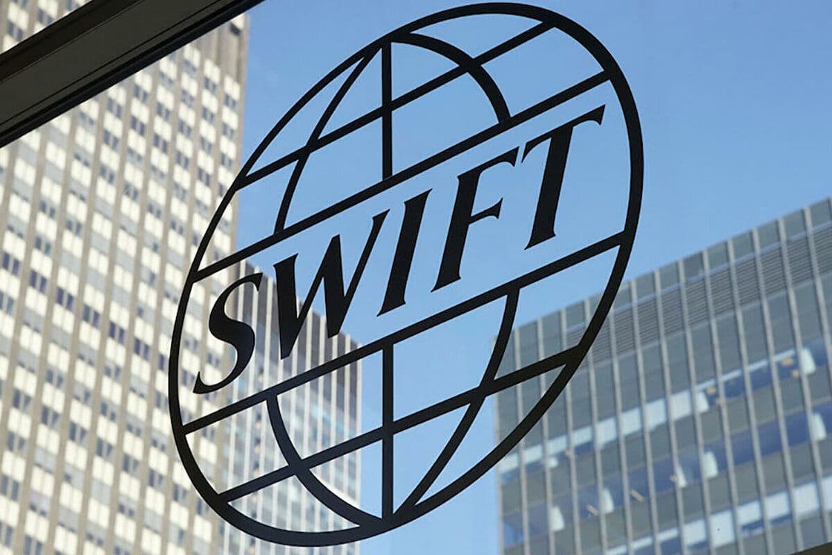 Украина требует отключить Россию от международной системы SWIFT