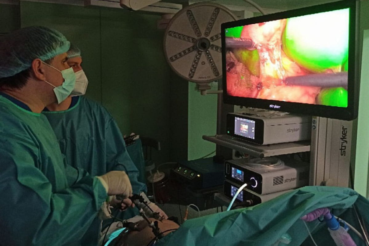 Краснодарские врачи провели сложную операцию с использованием инфракрасного излучения