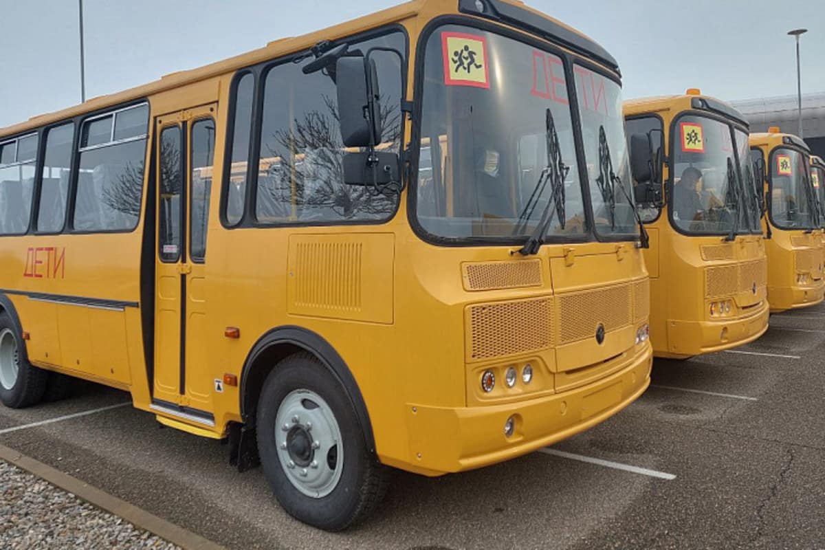 В школы Краснодарского края передали 55 новых автобусов российского производства
