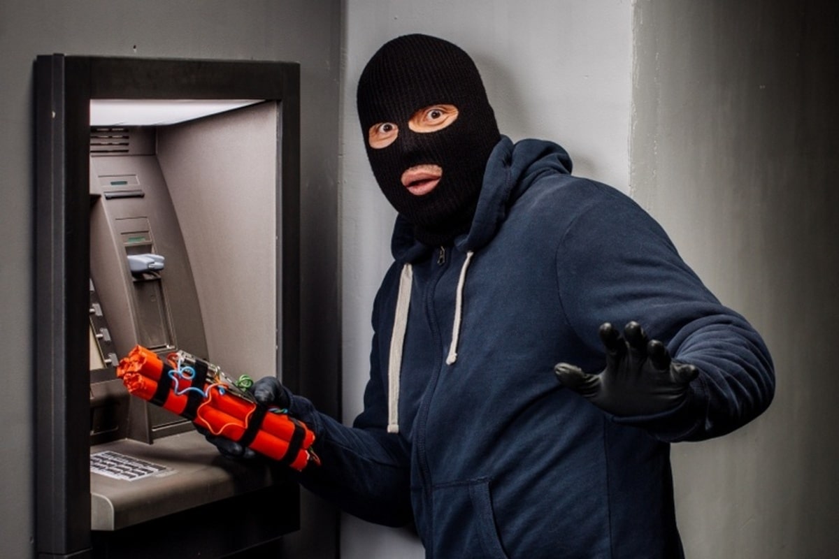 Горе-взломщика банкоматов отдали под суд на Кубани