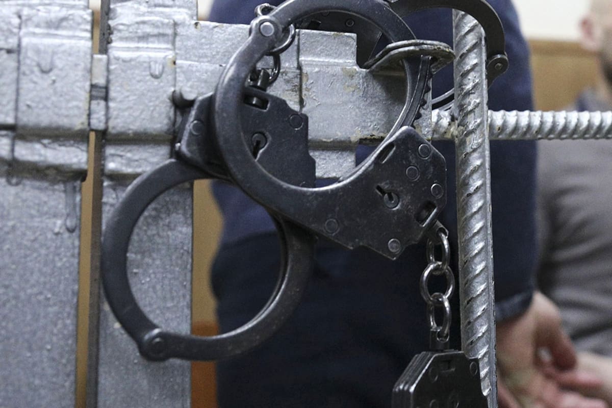 В Анапе на скамье подсудимых оказались обвиняемые в совершении разбоя, вымогательства и угона транспортного средства
