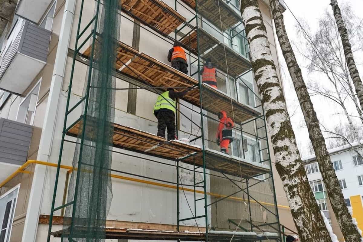 В Краснодаре стартовал капремонт 12 многоэтажек из намеченного плана на 2022 год
