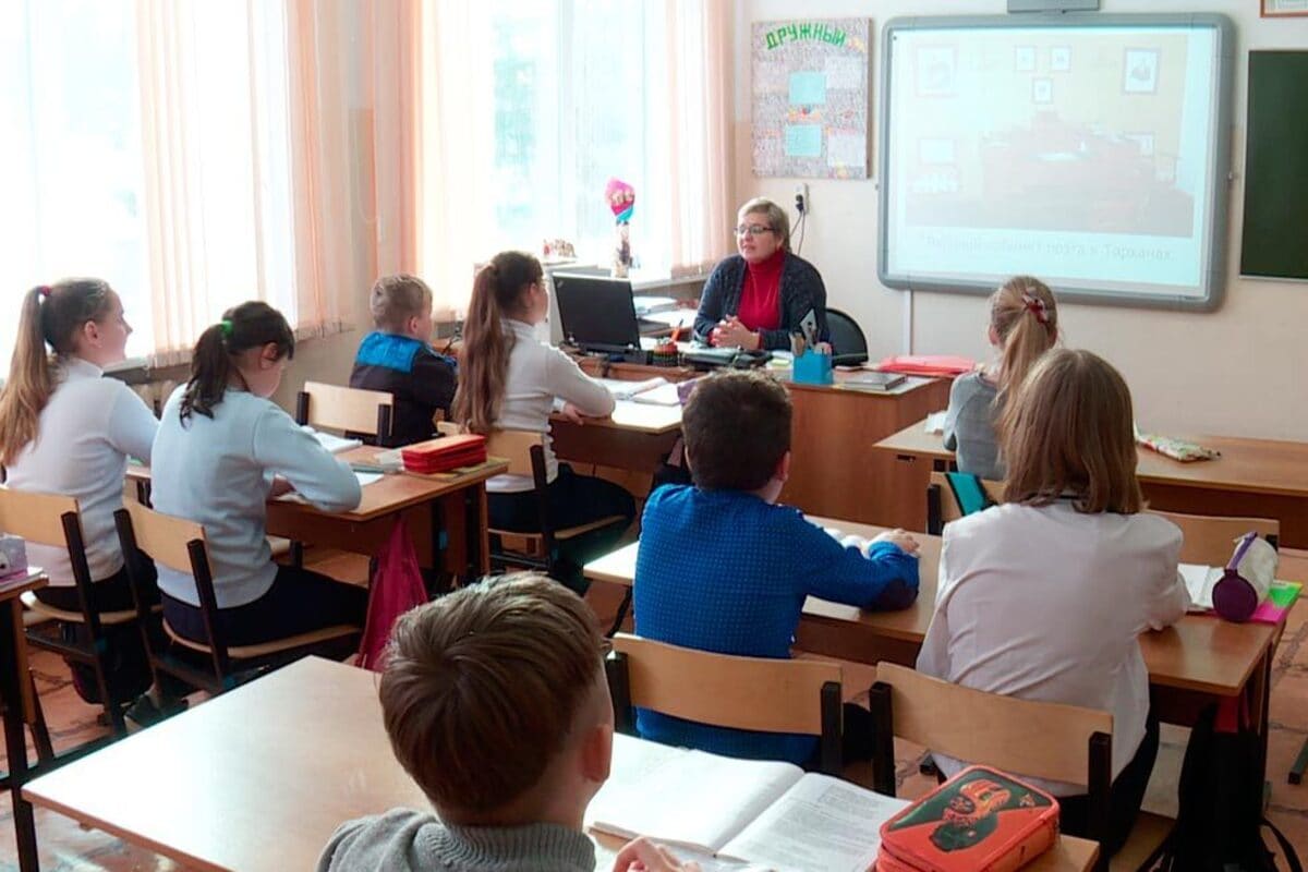 Более двухсот педагогов планируется трудоустроить в школах Кубани по программе «Земский учитель»