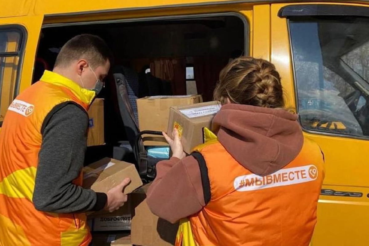 Четыре тысячи волонтеров Кубани собирают гуманитарную помощь для беженцев из ДНР и ЛНР