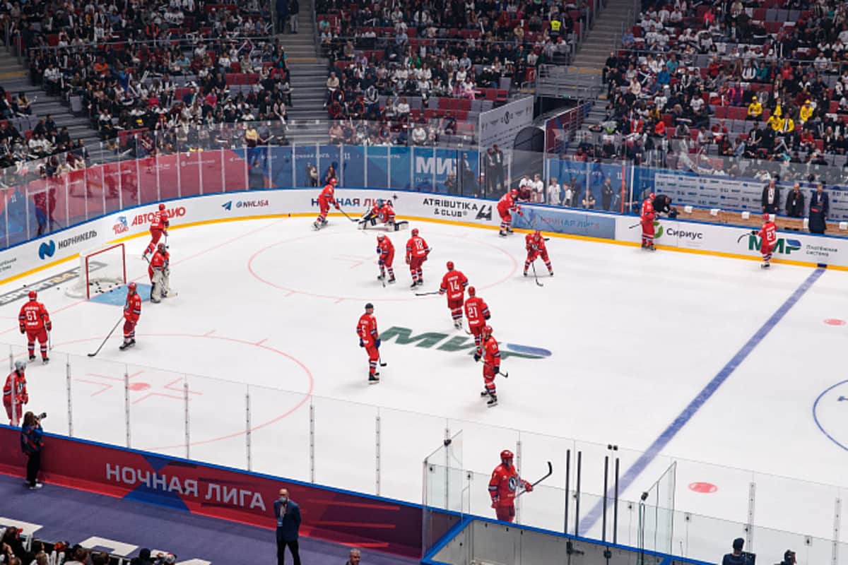 Звезды спорта одержали победу в гала-матче 11-го сезона Ночной хоккейной лиги в Сочи