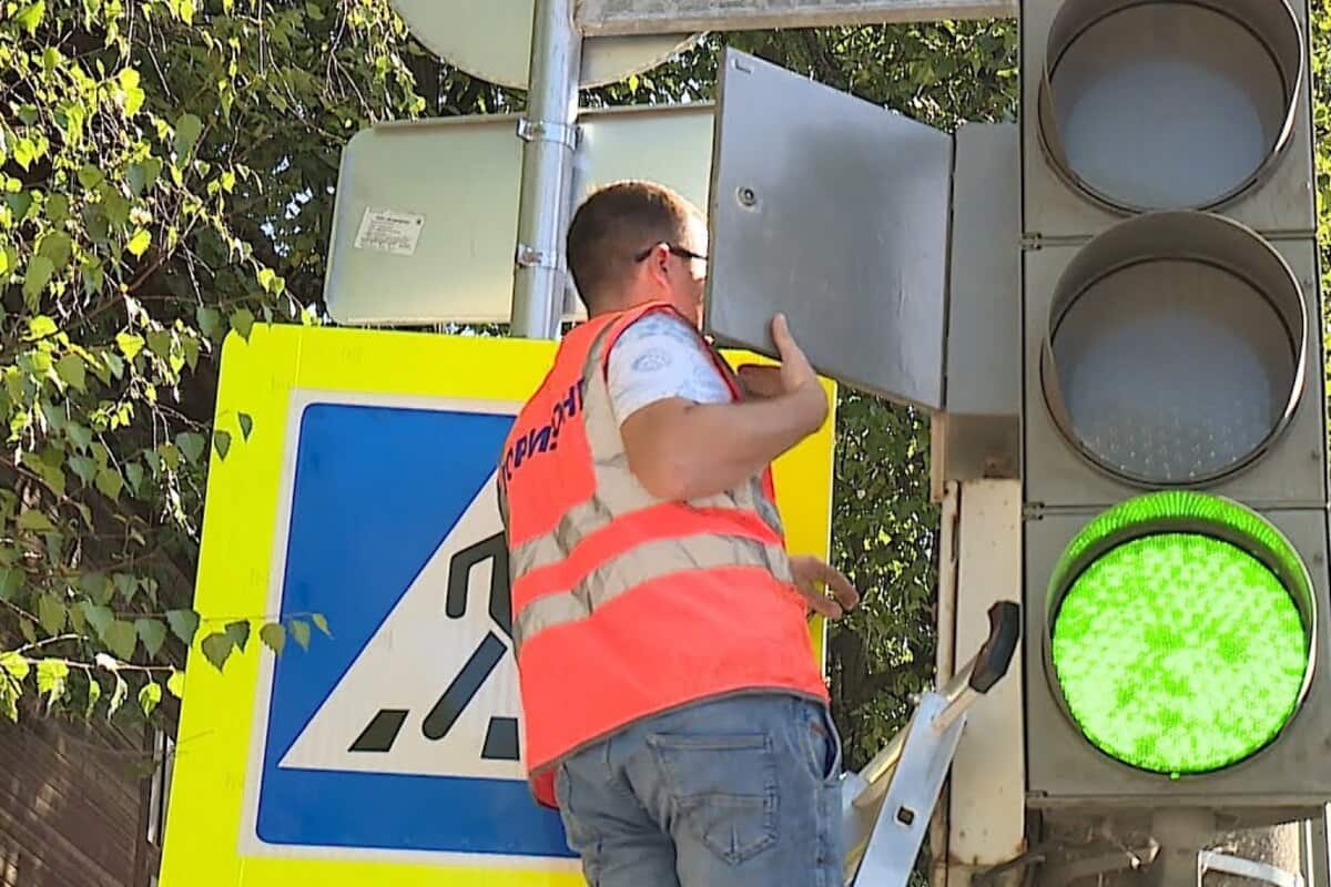В Краснодаре в рамках реализации нацпроекта «Безопасные качественные дороги» установлено 12 «умных» светофоров