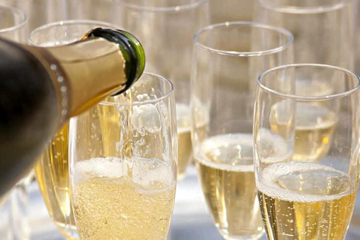 4 августа шампанское «празднует» день своего рождения
