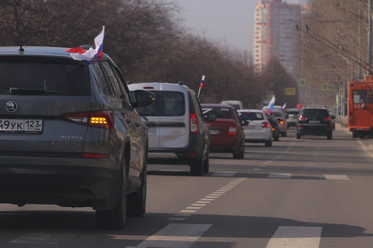 Жители Краснодара организовали два автопробега в поддержку военнослужащих — участников СВО