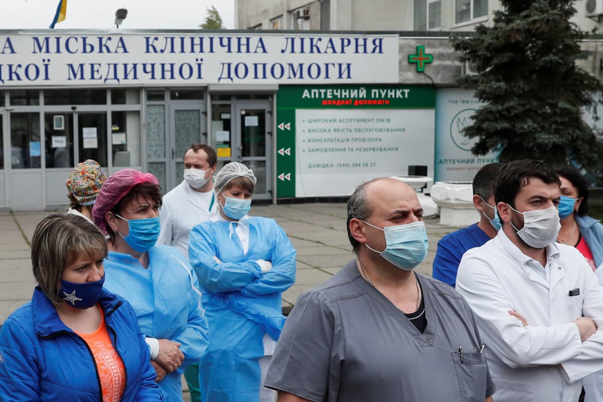 Медицинским работникам на Украине перестали выплачивать зарплату