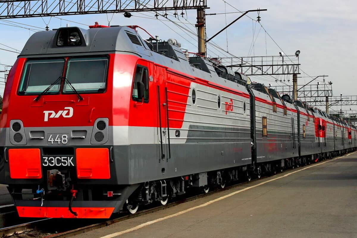 Российским школьникам в возрасте от 10 до 17 лет предоставляют скидку в полцены на путешествия по железной дороге