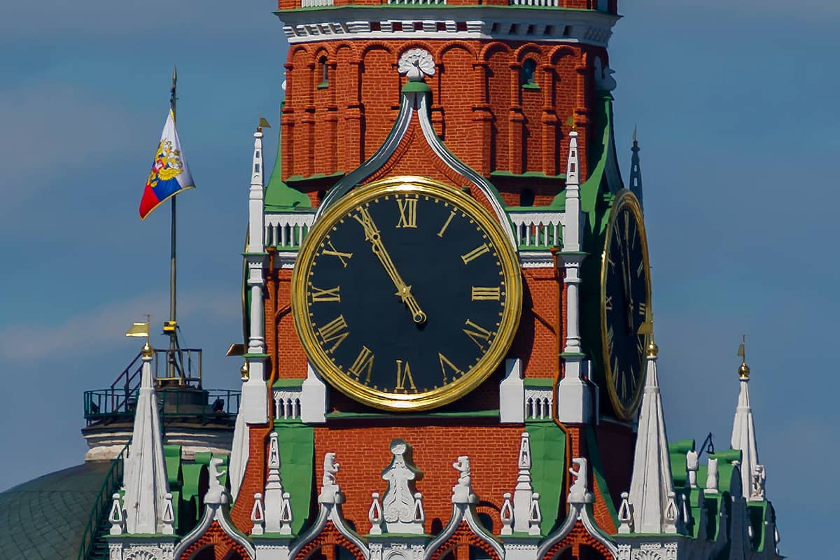 Донбасс официально переходит на московское время
