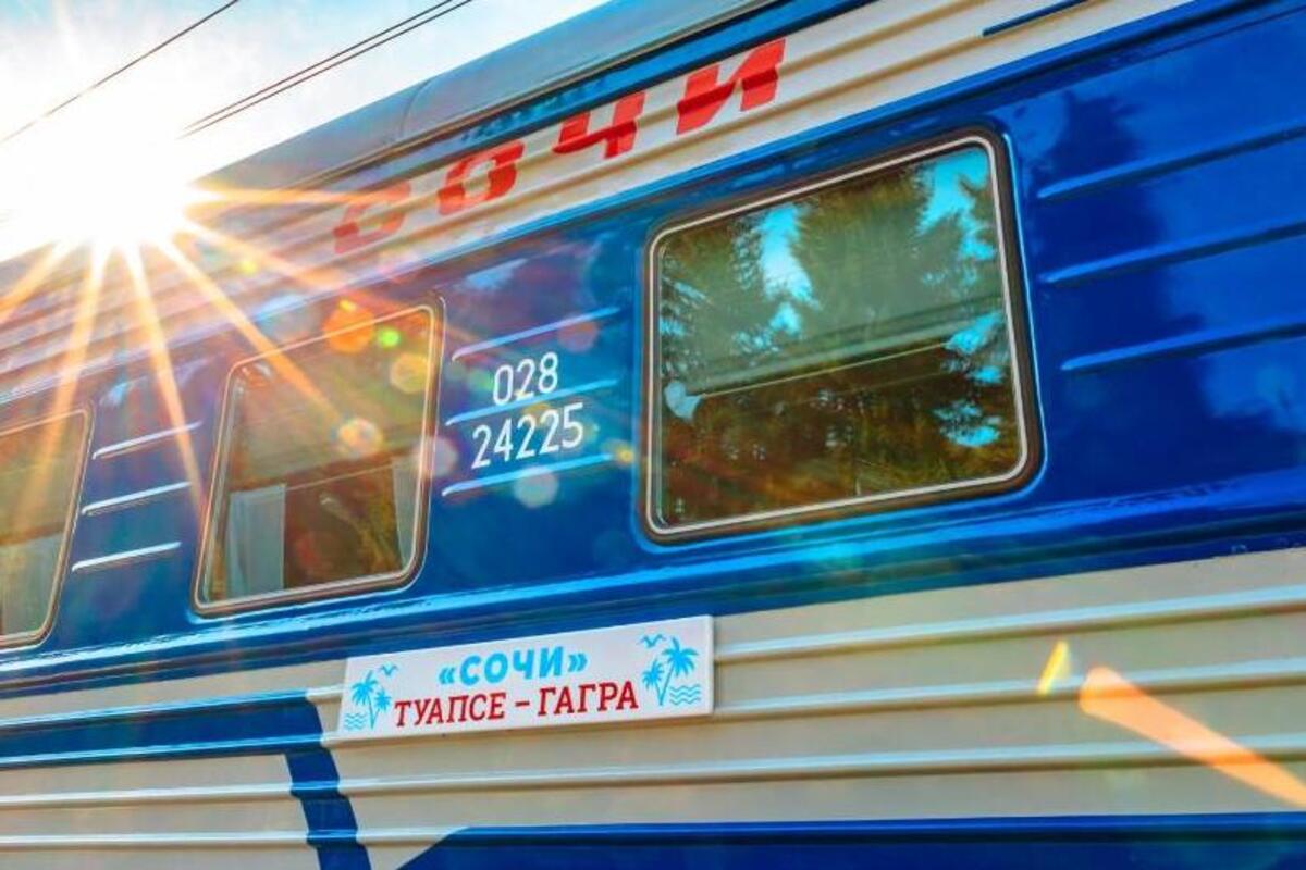 Ретро-поезд «Сочи» возобновил регулярные поездки по побережью Черного моря