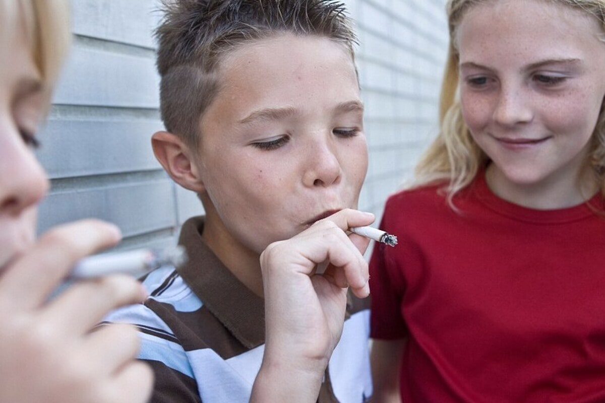 За продажу подросткам вейпов, кальянов или электронных сигарет штрафы увеличили вдвое