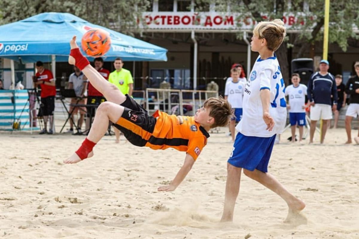 На Центральном пляже города-курорта Анапа провели краевой детский турнир по пляжному футболу