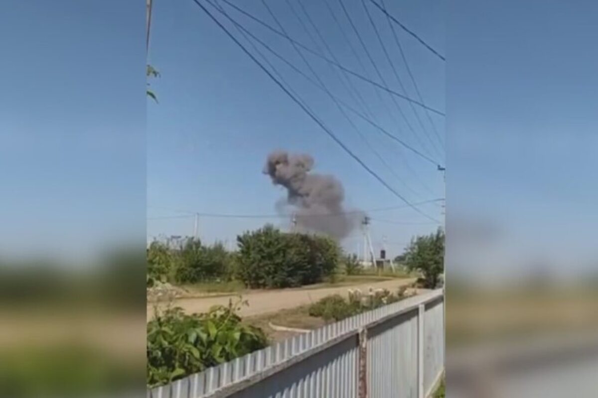 В результате взрыва вблизи военного аэродрома Приморско-Ахтарска никто не пострадал