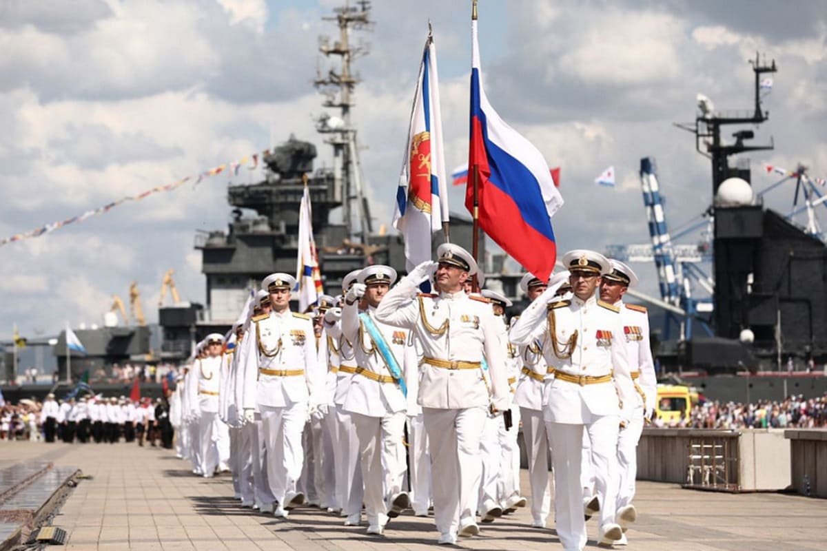 В Новороссийске состоялся парад посвященный Дню Военно-морского флота России