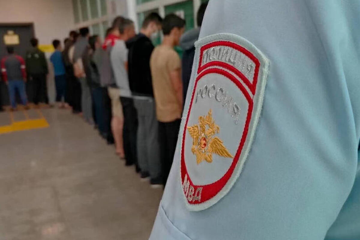 В Краснодаре сотрудники полиции выявили и задержали семьдесят шесть нелегальных мигрантов
