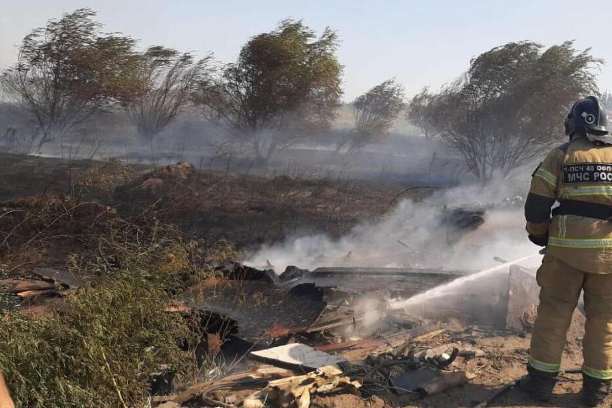 Жителей поселка Южный склон Темрюкского района Кубани эвакуируют из-за распространяющегося природного пожара