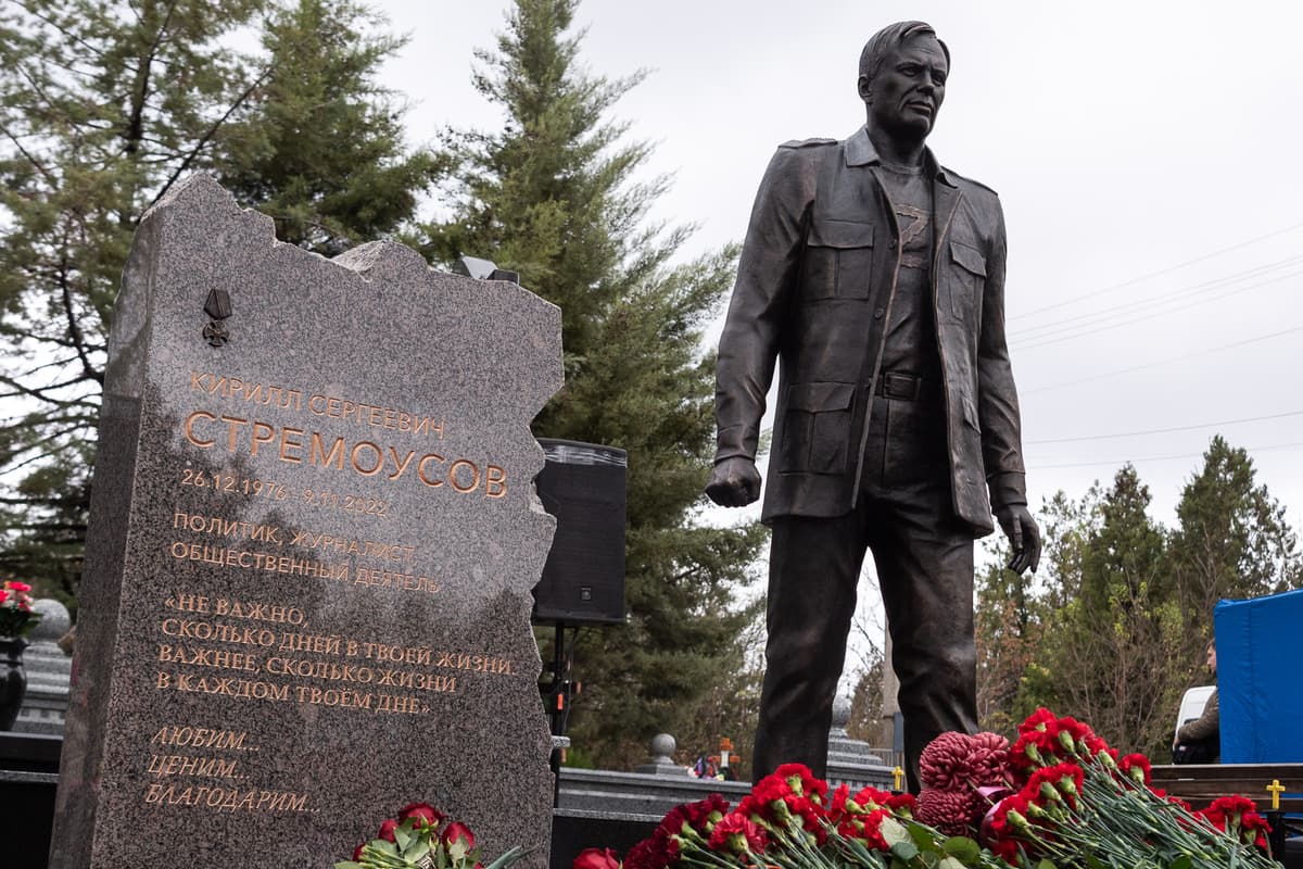 В Симферополе на годовщину гибели вице-губернатора Херсонской области Кирилла Стремоусова открыт памятник