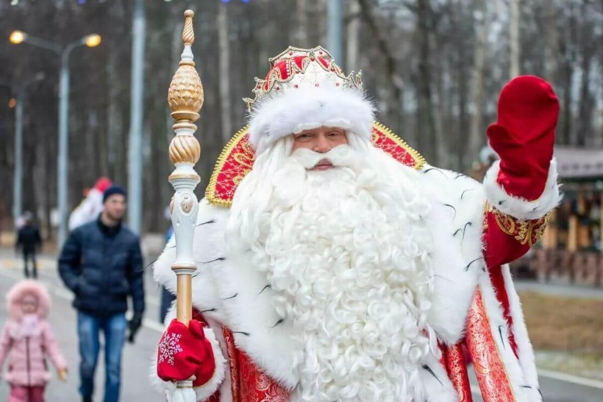 Стал известен размер зарплаты российского Деда Мороза