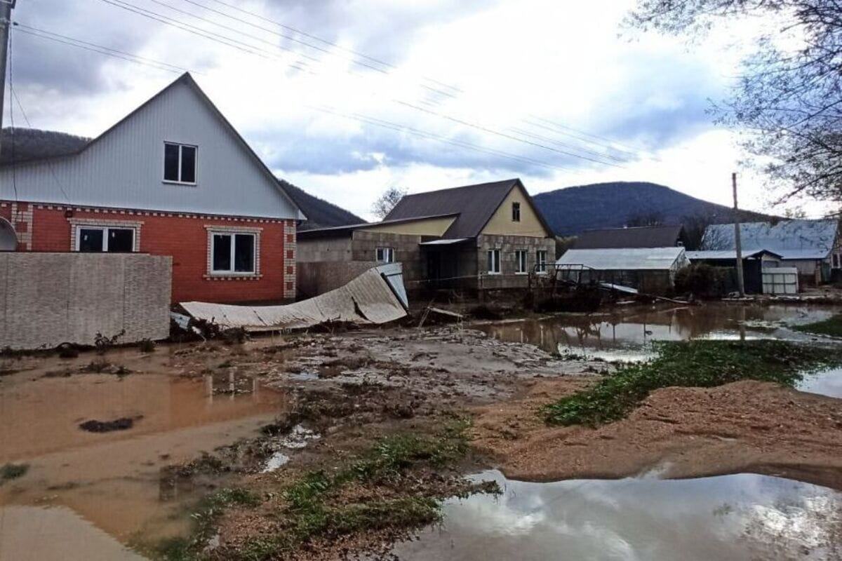 В городе Горячий Ключ объявлен режим ЧС из-за сильных дождей. Подтоплено более 100 домовладений