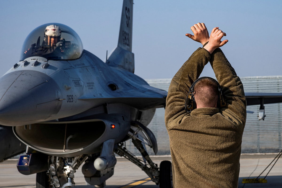 Украина обвинила Россию в срыве поставок истребителей F-16 для ВСУ