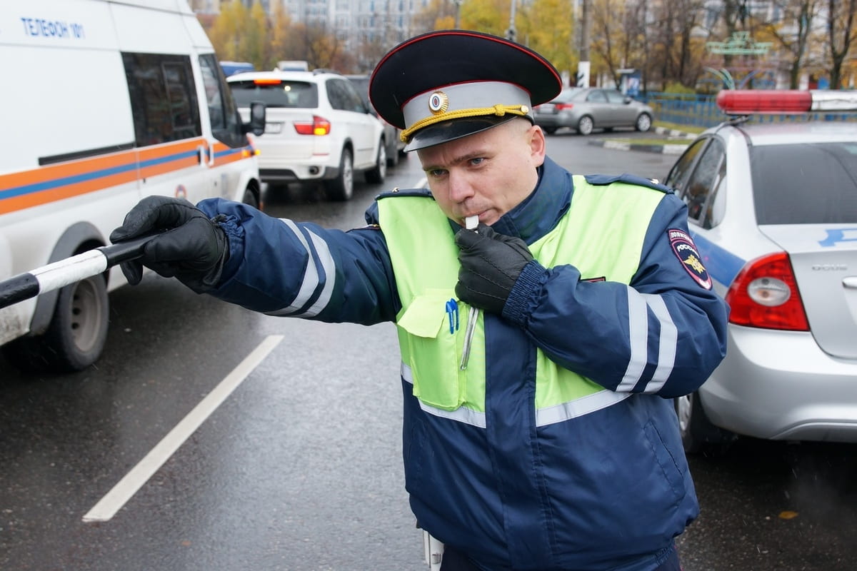 С 1 декабря 2023 автомобилистов начнут штрафовать на 500 рублей за несезонные шины