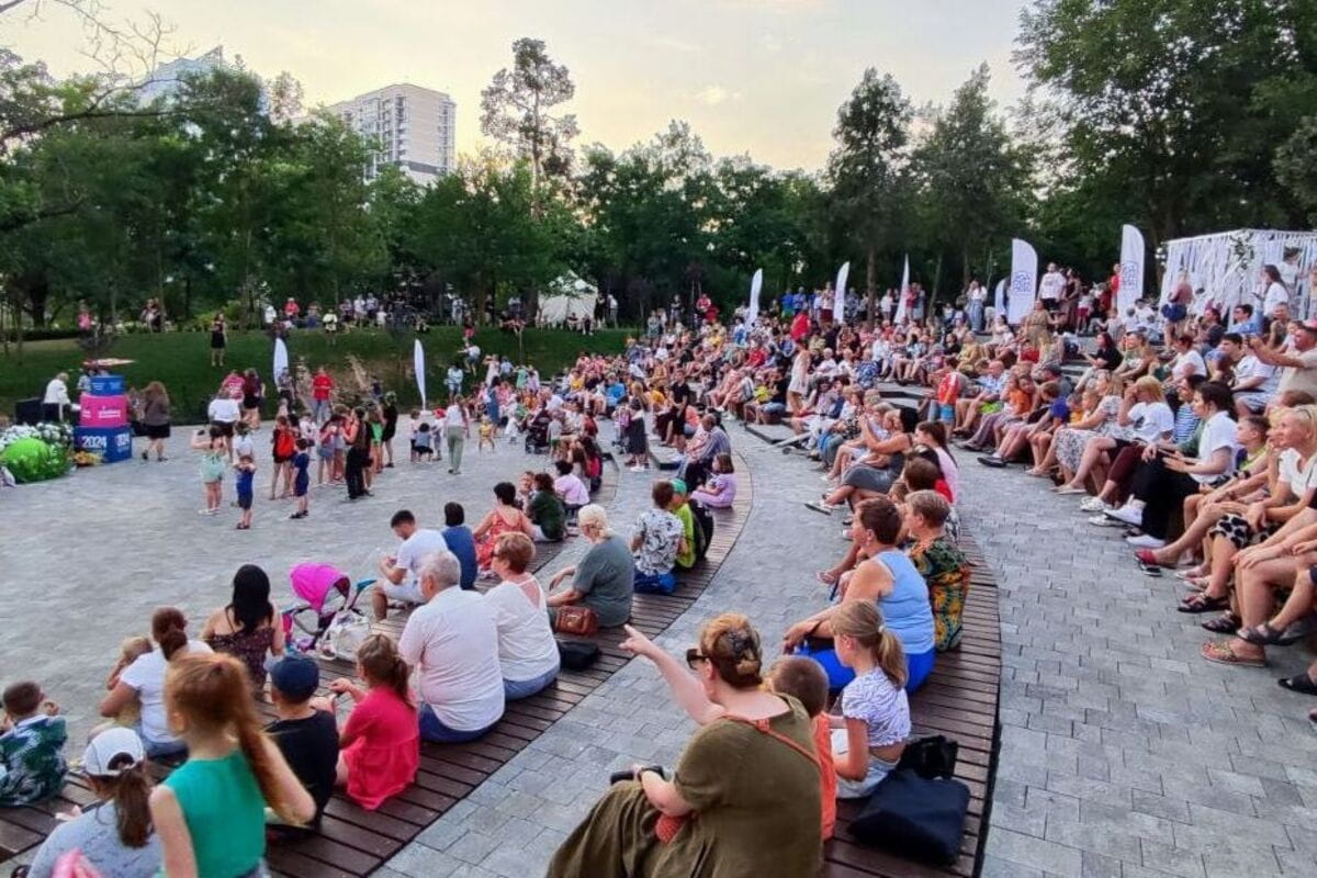 На Николаевском бульваре в Краснодаре провели семейный пикник