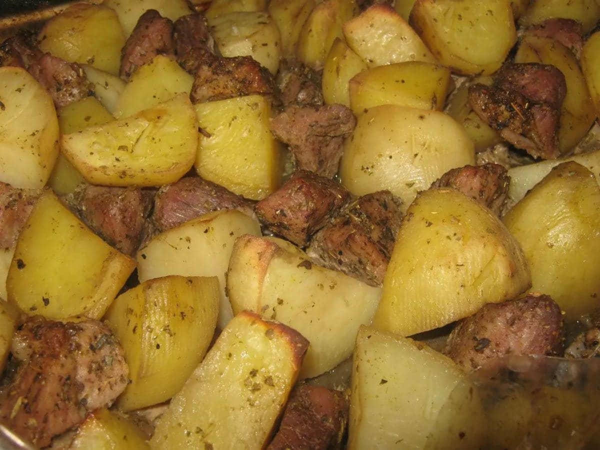 Запеченный картофель со свининой