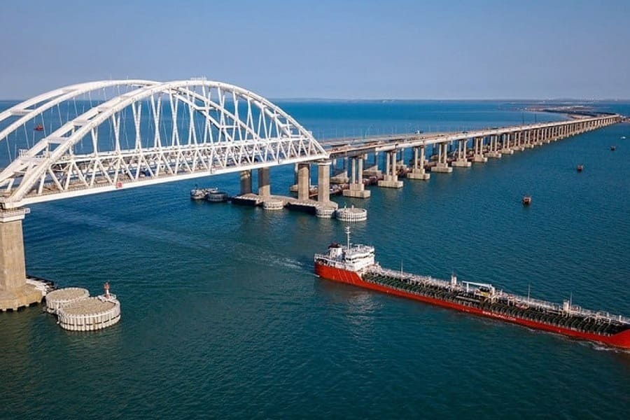 Движение по Крымскому мосту продолжает бить рекорды