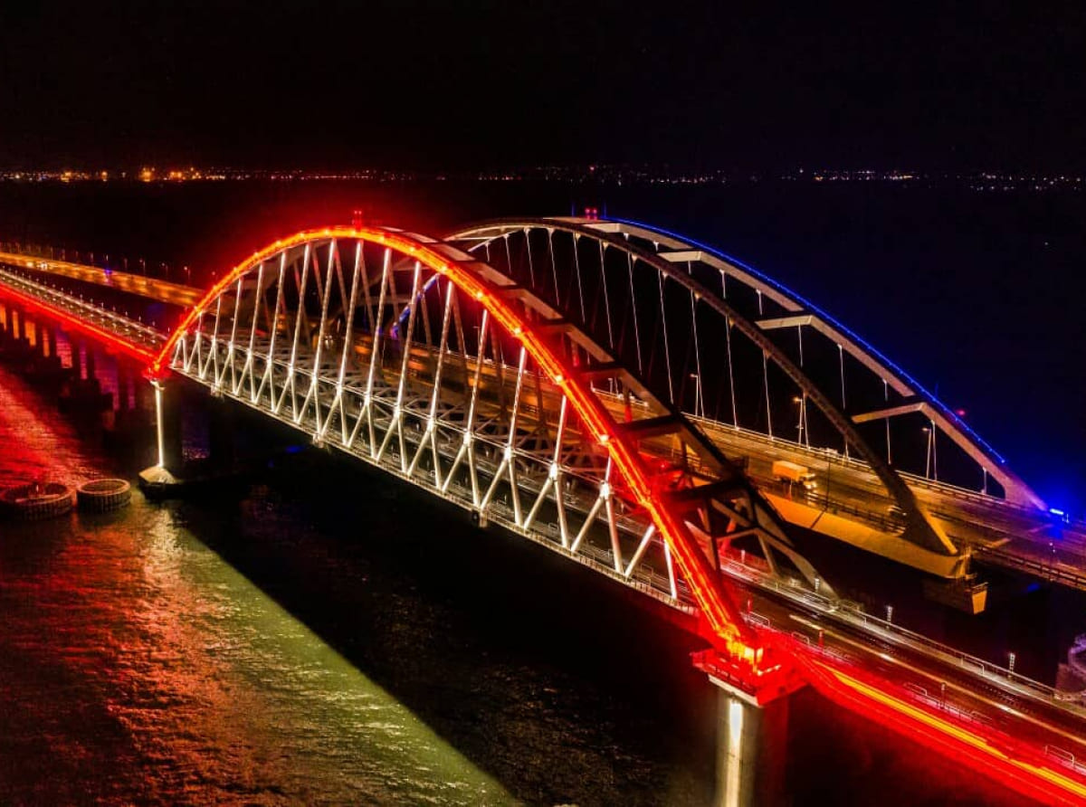 Стрельба на Крымском мосту: полицейские применили табельное оружие