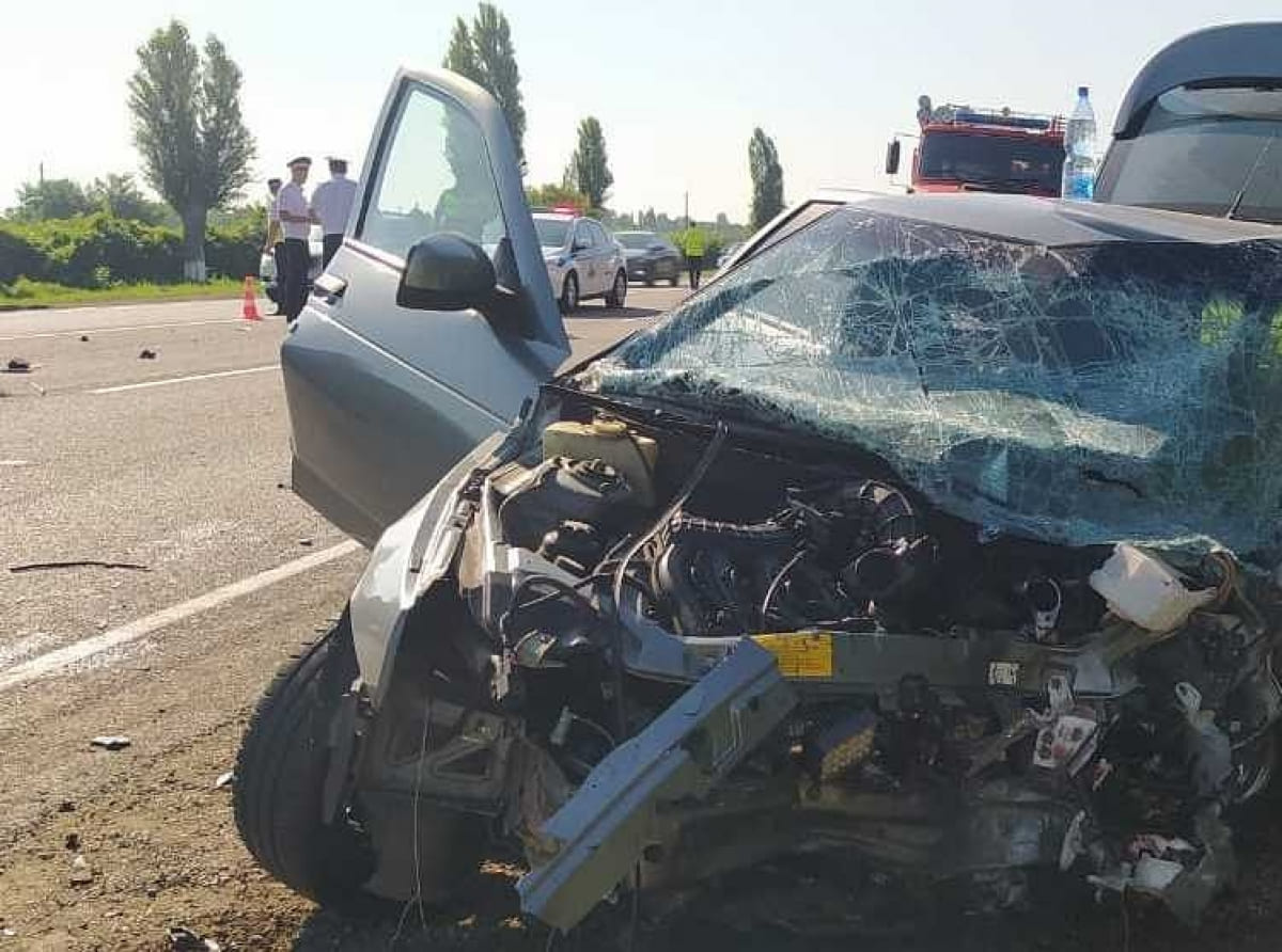 Пять человек погибли в результате крупной дорожной аварии на Кубани