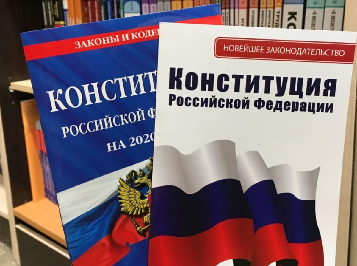 На годовщину обновленной Конституции России ЕСПЧ порекомендовал ее нарушить 