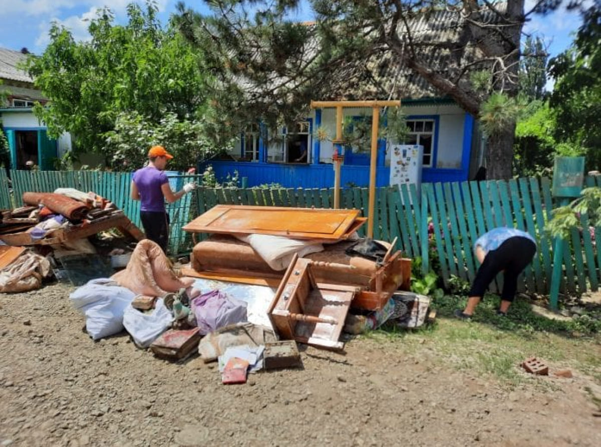 Пострадавшие в результате разгула стихии жители Кубани получили единовременные выплаты