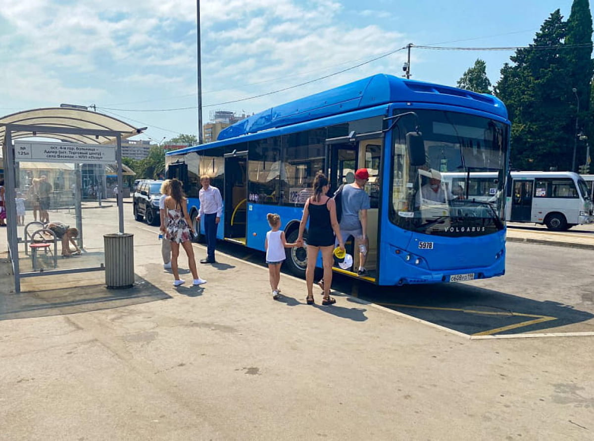 Новые автобусы на газомоторном топливе вышли на маршруты в Сочи